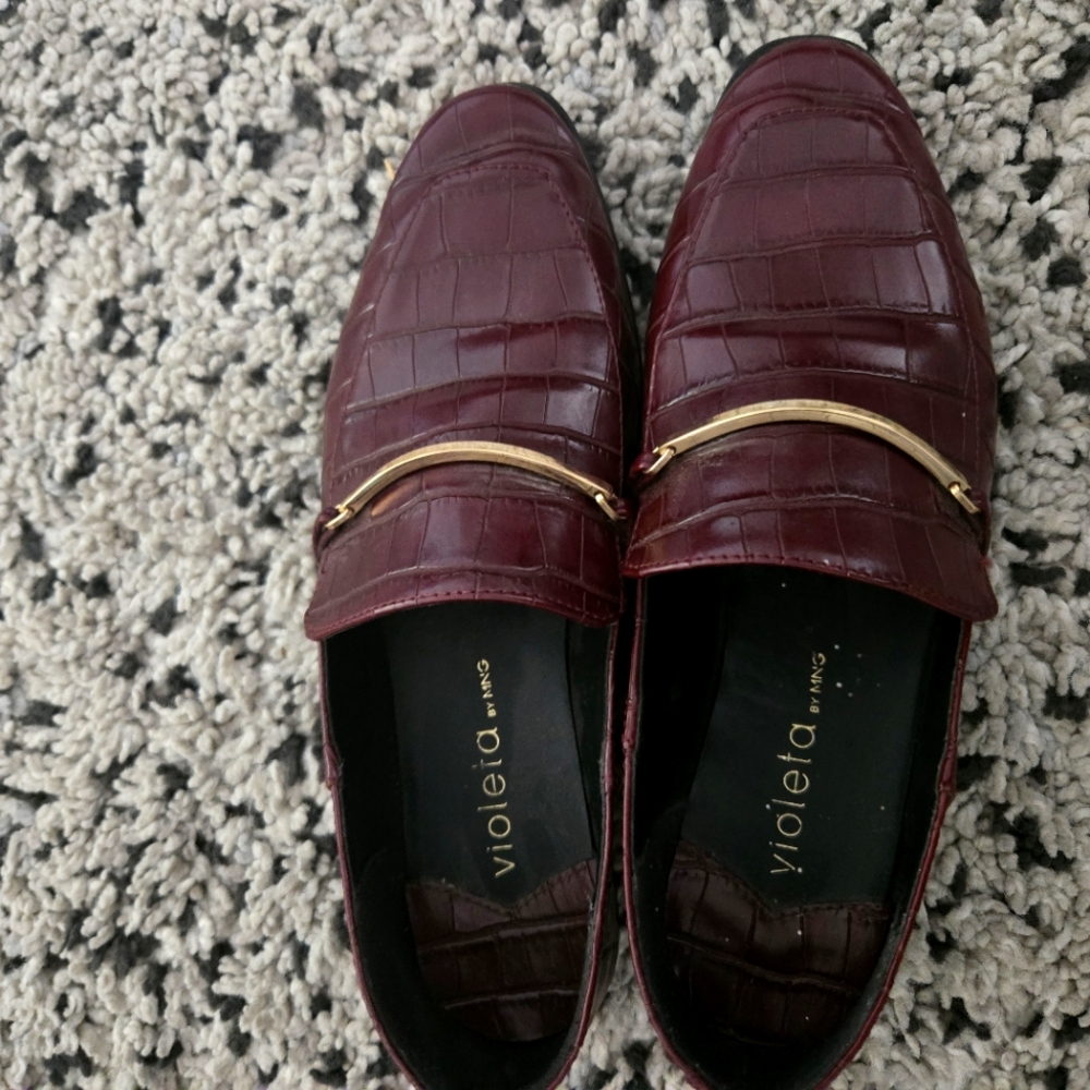 Violeta by Mango. Burgundy crocodile leather loafers. Size 36.